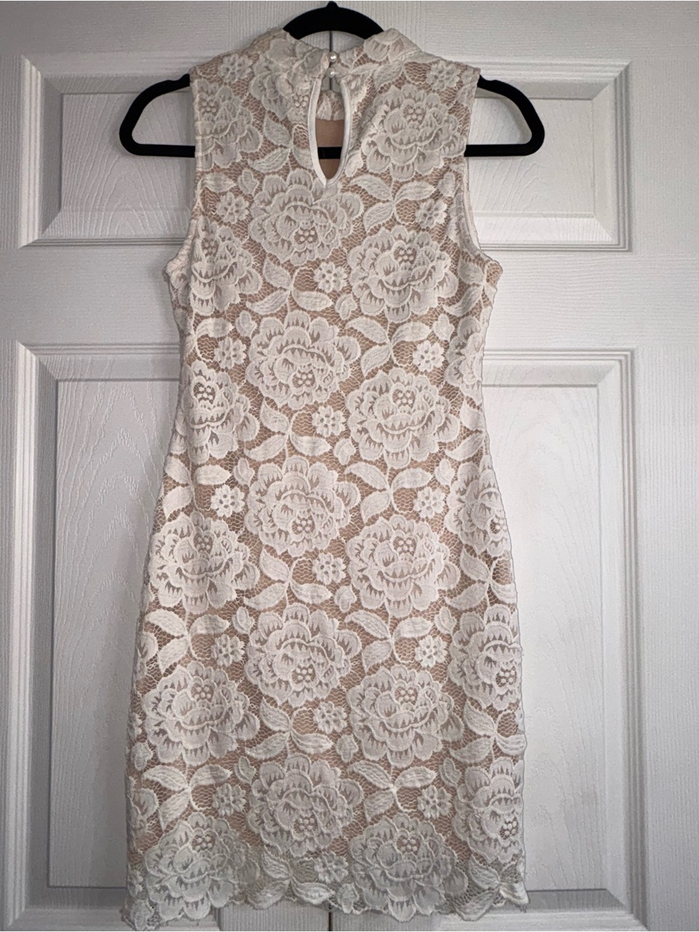 Sans Souci Ivory Floral Lace Dress - Picture 10 of 16